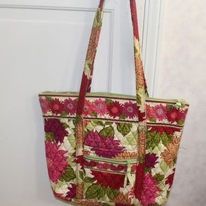 Vera Bradley Villager in Hello Dahlia